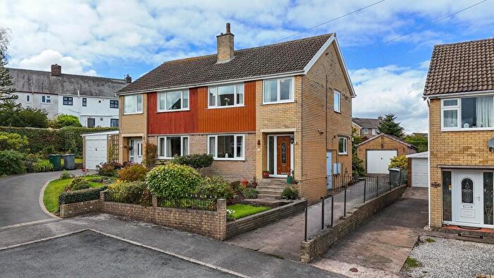 3 Bedroom Semi-Detached House For Sale In Cubley Rise Road, Penistone, S36
