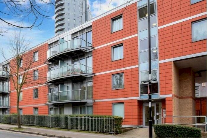 2 Bedroom Flat To Rent In Addiscombe Grove, Croydon, CR0