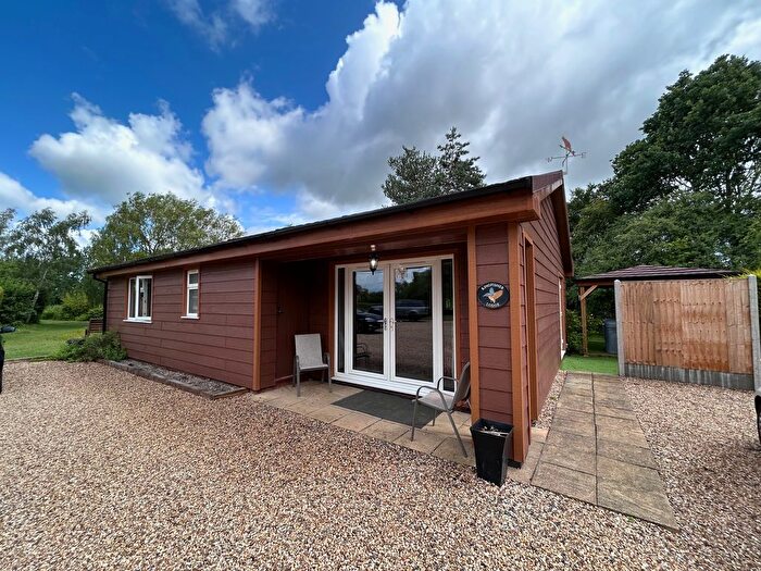 3 Bedroom Lodge To Rent In Cliff Lane, Marston, Grantham, NG32