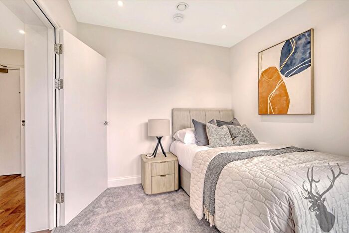 2 Bedroom Flat To Rent In Aldbourne Road, Shepherd's Bush, W12