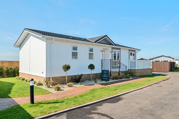 2 Bedroom Park Home For Sale In New Lane, Milford On Sea, Lymington, SO41