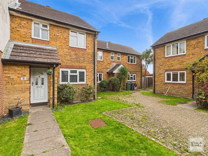 3 Bedroom Terraced House For Sale In Hampton Court, Bognor Regis, PO21
