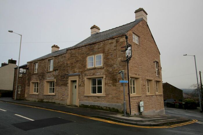 2 Bedroom Town House To Rent In Higher Road, Longridge, PR3