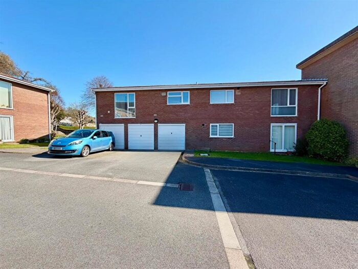1 Bedroom Flat For Sale In Pennine Gardens, Weston Hillside - Garage & Parking, BS23