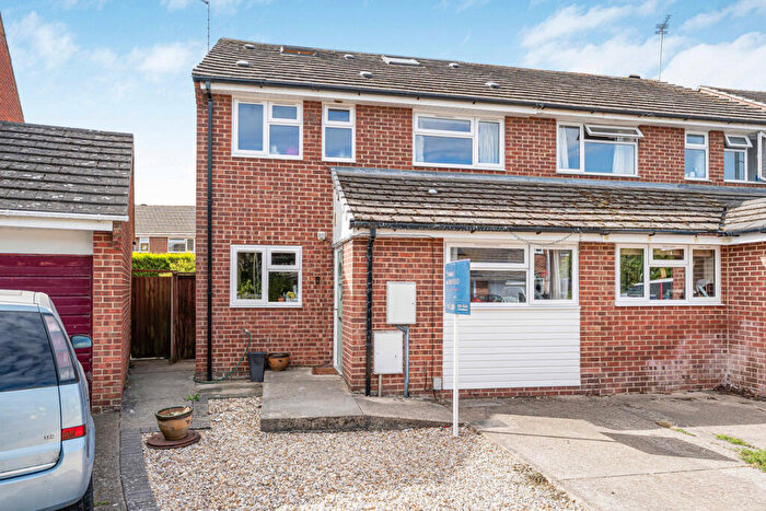 4 Bedroom Semi-Detached House For Sale In Segsbury Road, Wantage, OX12