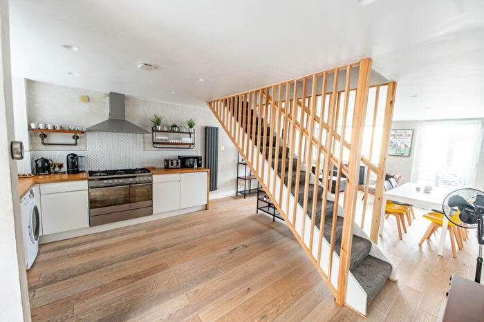 2 Bedroom Flat To Rent In Brighton Square, Brighton, East Sussex, BN1