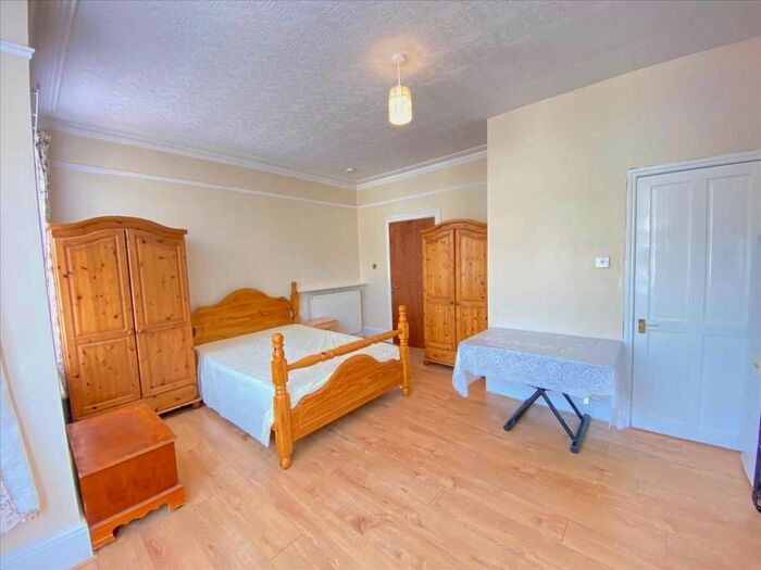 Studio To Rent In Broughton Road, London, W13