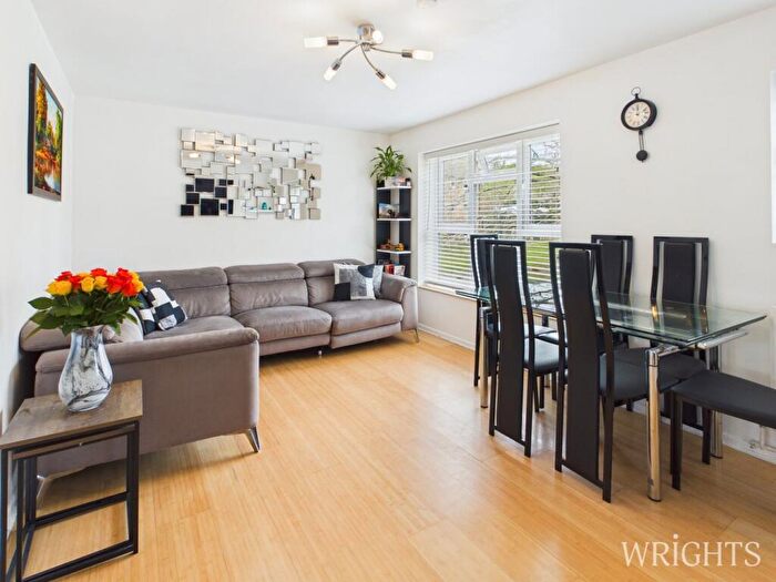 2 Bedroom Apartment For Sale In Haymeads, Welwyn Garden City, AL8