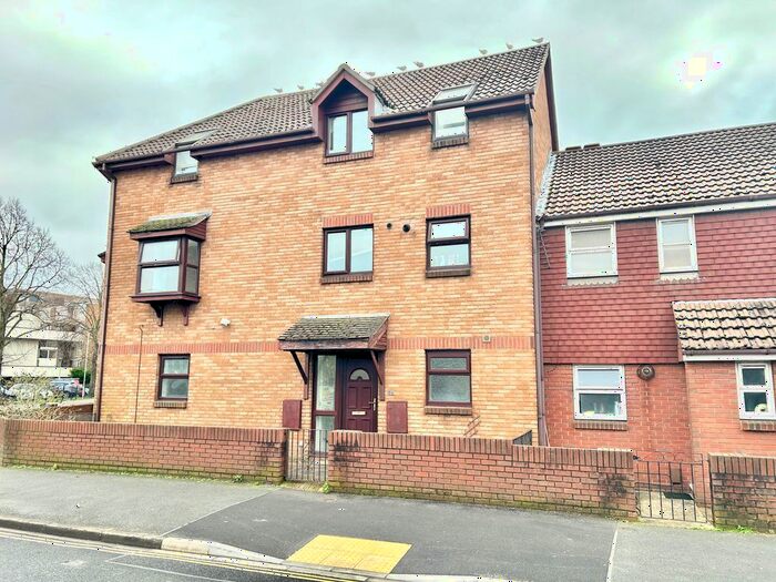 5 Bedroom Property To Rent In Greetham Street, Southsea, PO5