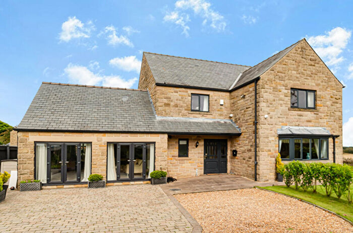 4 Bedroom Detached House For Sale In Church Farm Mews, Chesterfield, S42