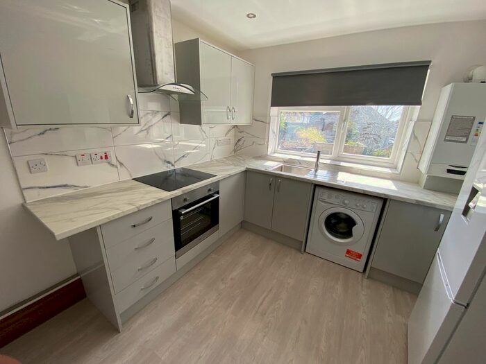 2 Bedroom Flat To Rent In Carlisle Gardens, Ilford, IG1