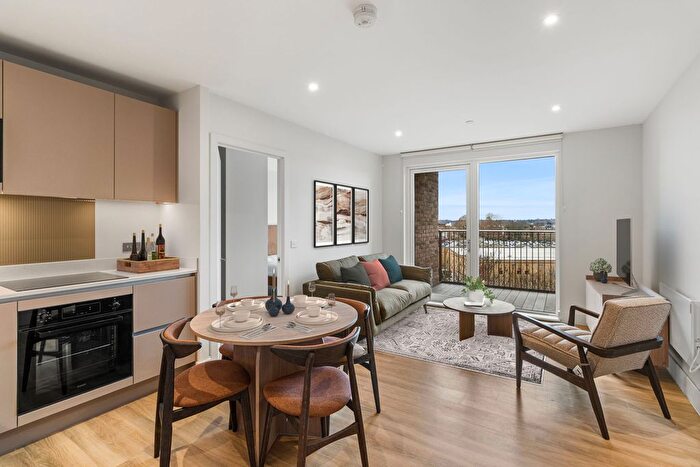 2 Bedroom Flat To Rent In Mill Mead, Staines Upon Thames, TW18