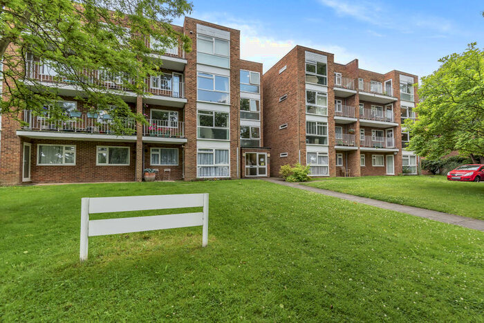 1 Bedroom Apartment To Rent In Foxgrove Road, Beckenham, BR3