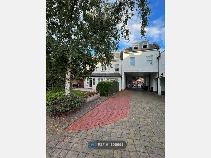 2 Bedroom Flat To Rent In Chiswick, London, W4