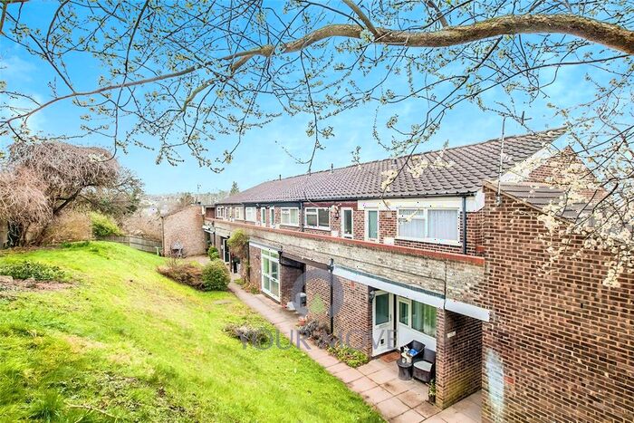 2 Bedroom Flat To Rent In Royal Court, Hemel Hempstead, Hertfordshire, HP3