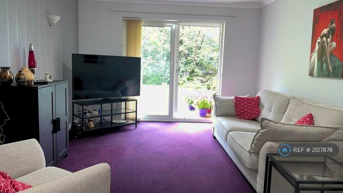 2 Bedroom Flat To Rent In Inglewood, Parkstone, BH14