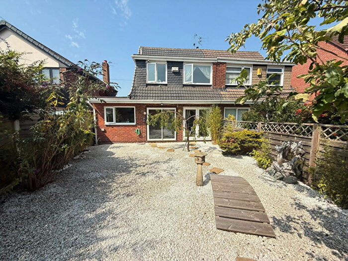 3 Bedroom Semi-Detached House For Sale In Roseland Close, Lydiate, L31