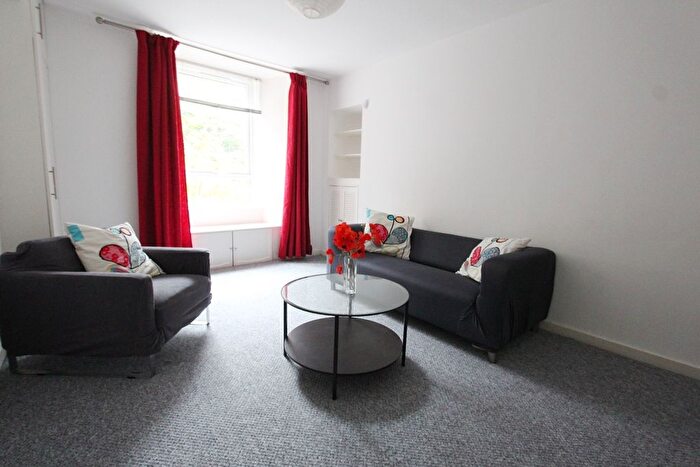 2 Bedroom Flat To Rent In Albert Street, Edinburgh, EH7