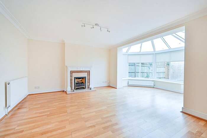4 Bedroom Terraced House To Rent In Crofton Avenue, Grove Park, London, W4