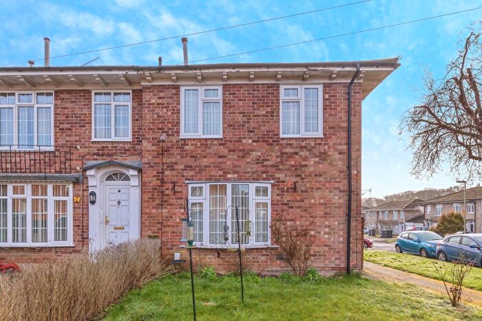 3 Bedroom End Of Terrace House For Sale In Holman Close, Waterlooville, Hampshire, PO8