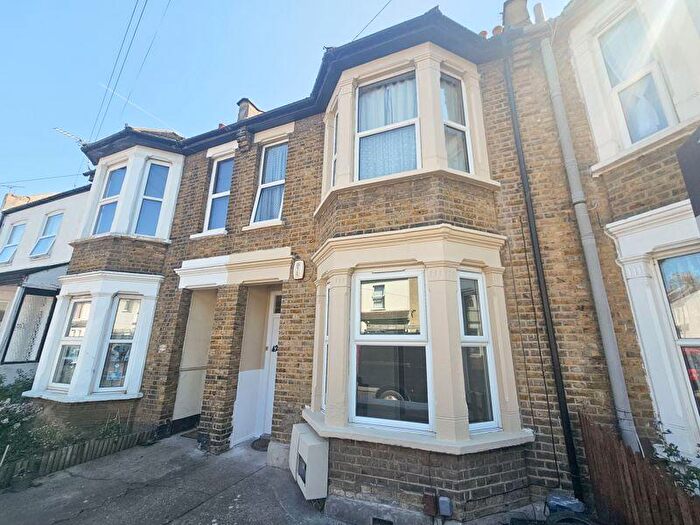 2 Bedroom Flat To Rent In Oban Road, Southend-On-Sea, SS2