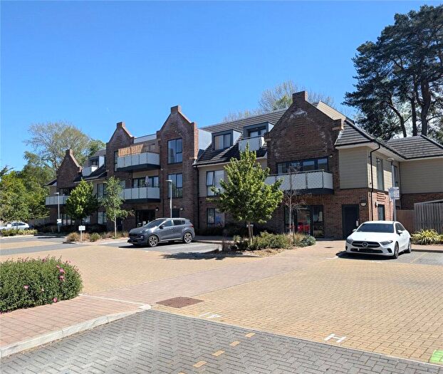 1 Bedroom Apartment For Sale In Arnett Avenue, Finchampstead, Wokingham, RG40