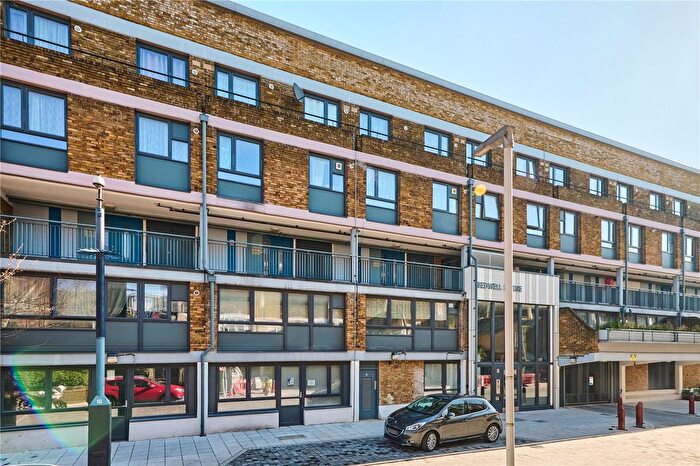 3 Bedroom Flat To Rent In Bedwell House, Stockwell Park Road, London, SW9