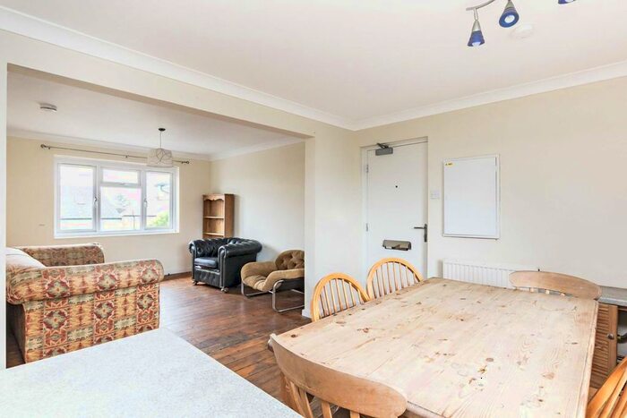 4 Bedroom Flat To Rent In Elm Road, Kingston Upon Thames, KT2