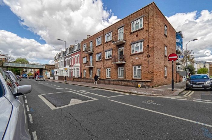 2 Bedroom Flat To Rent In Munster Road, London, SW6