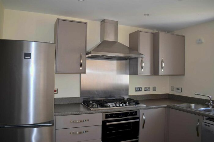 4 Bedroom Detached House To Rent In Pontefract Road, Bicester, OX26