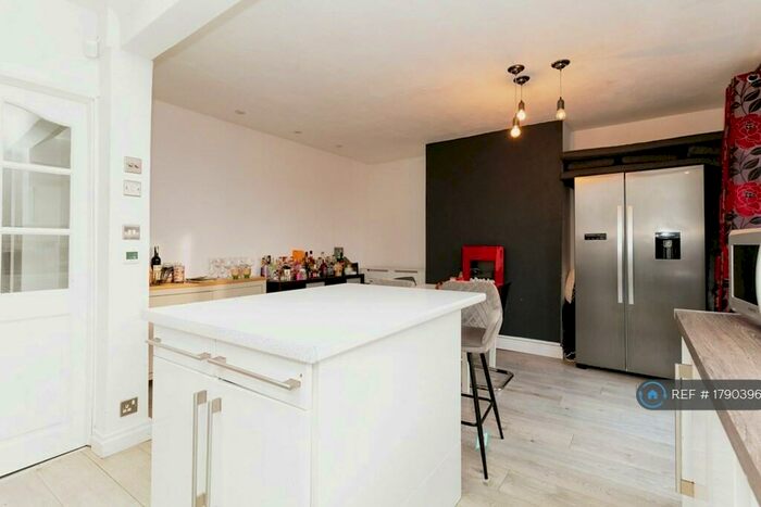 3 Bedroom Semi-Detached House To Rent In Burley Wood Lane, Leeds, LS4