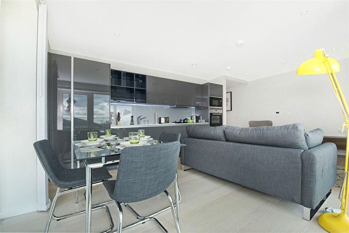 2 Bedroom Flat To Rent In Cassia Point, Glasshouse Gardens, London, E20