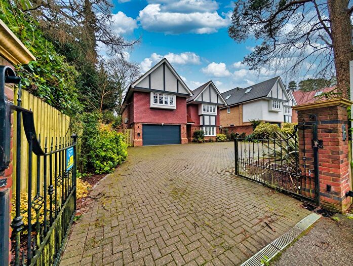 5 Bedroom Detached House For Sale In Church Road, Woburn Sands, MK17