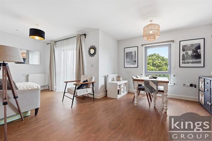 2 Bedroom Apartment For Sale In Baker Street, Enfield, EN1