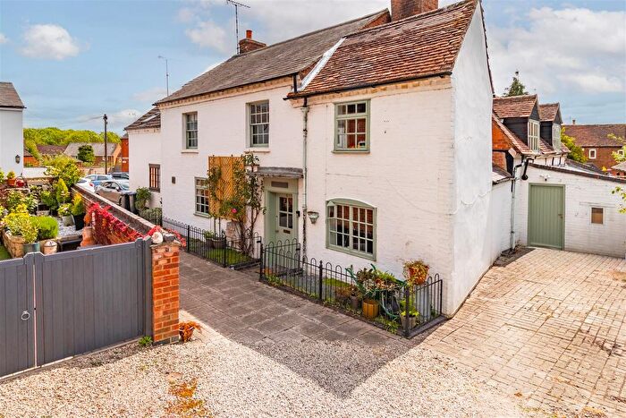 4 Bedroom Semi-Detached House For Sale In Daventry Road, Southam, CV47