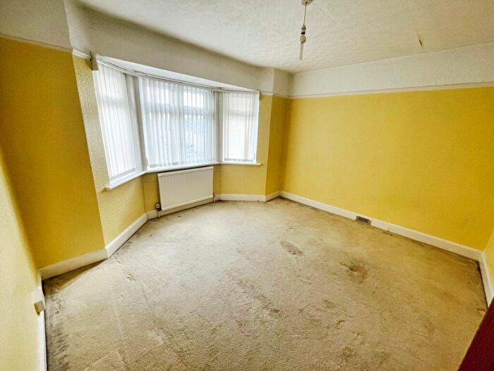 5 Bedroom Semi-Detached House For Sale In Walters Road, Bridgend, CF31 - Photo 9