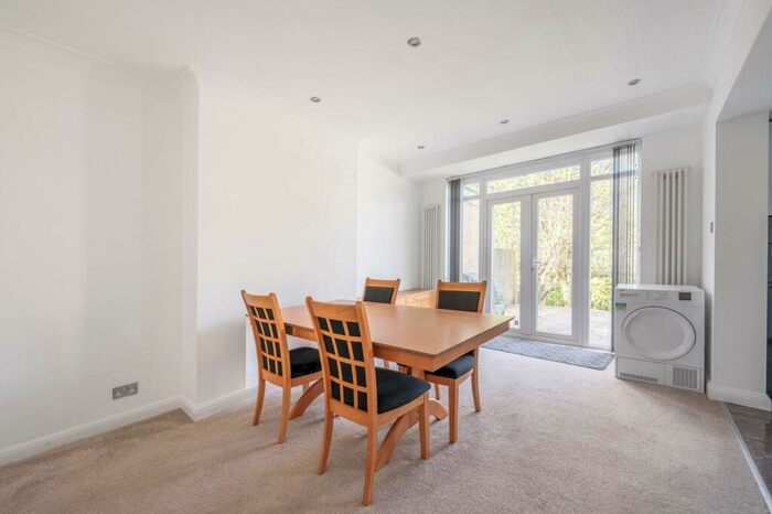 5 Bedroom Semi-Detached House To Rent In Essex Park, Finchley Central, London, N3