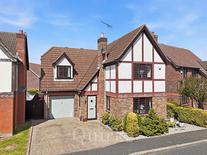 4 Bedroom Detached House For Sale In Earl Mountbatten Drive, Billericay, CM12