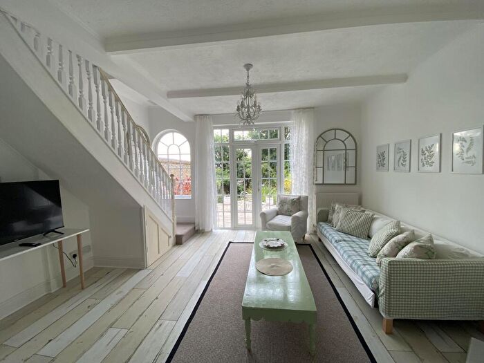 3 Bedroom Semi Detached House For Sale In Ross Road, London, SE25