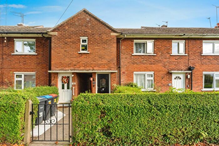 2 Bedroom Maisonette For Sale In Willow Grove, Chester, Cheshire, CH2