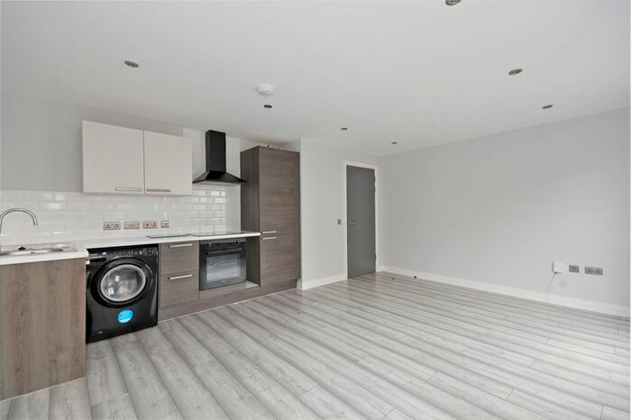 2 Bedroom Flat To Rent In Cuthbert Bank Road, Sheffield, S6