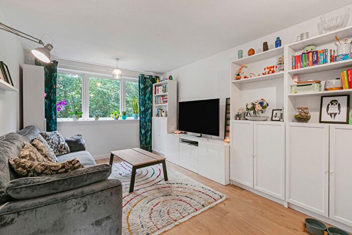 1 Bedroom Flat For Sale In Wellesley Road, Twickenham, TW2