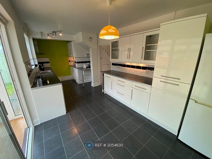 3 Bedroom Semi-Detached House To Rent In Avon Close, Sutton, SM1