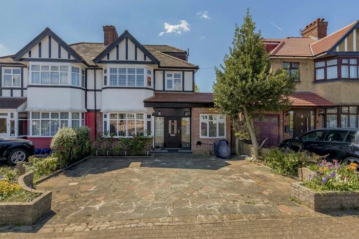 5 Bedroom Property To Rent In Rossdale Drive, London, NW9