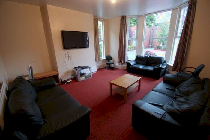 8 Bedroom Terraced House To Rent In Cardigan Road, Headingley, Leeds, LS6