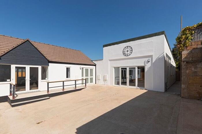 2 Bedroom Apartment To Rent In New Yatt Road, North Leigh, OX29