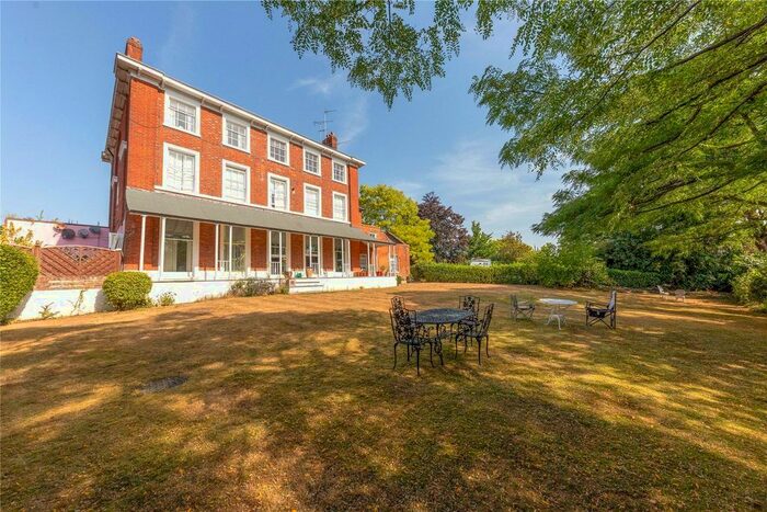 1 Bedroom Flat To Rent In Wick Hill House, Kenilworth Avenue, Bracknell, Berkshire, RG12