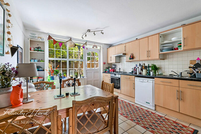 4 Bedroom Terraced House For Sale In Brett Close, London, N16