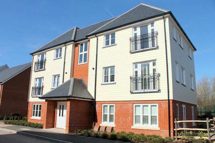 1 Bedroom Flat To Rent In Longhurst Avenue, Horsham RH12