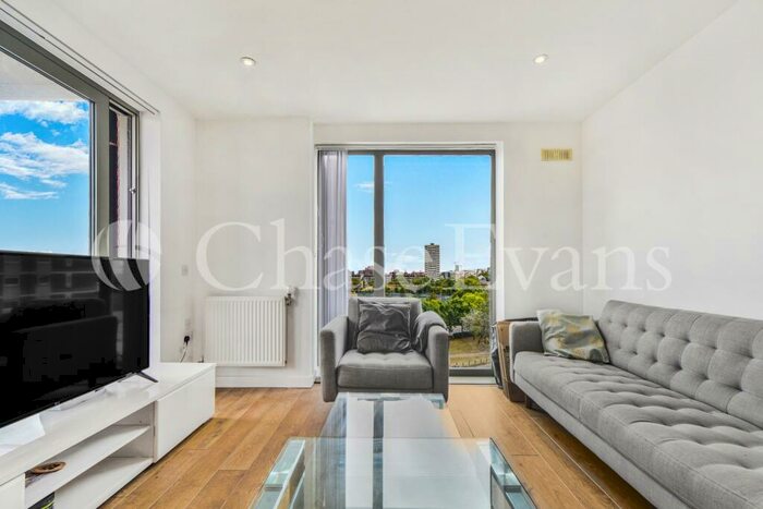 2 Bedroom Apartment To Rent In Bootmakers Court, The Watermark, Stepney Green, E1